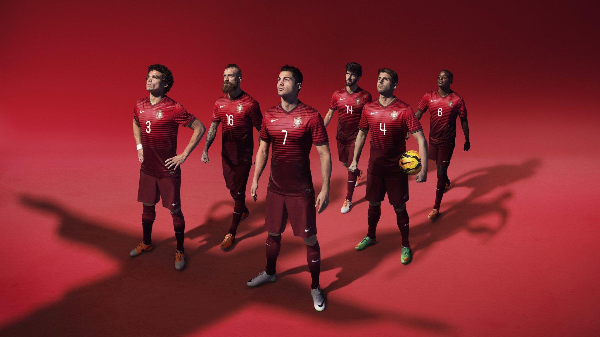 拳头攥紧了，水也不喝了—赛场上的无声誓言